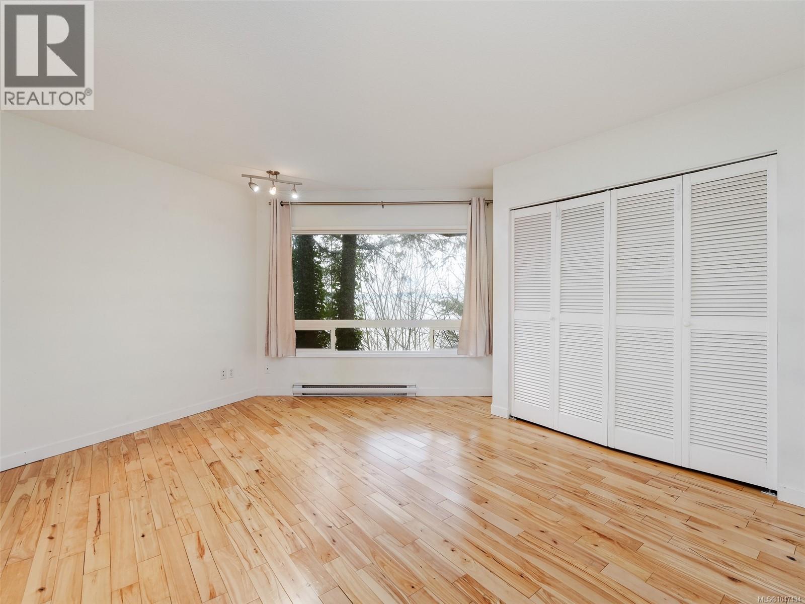 4553 Cordova Bay Rd - Image 18