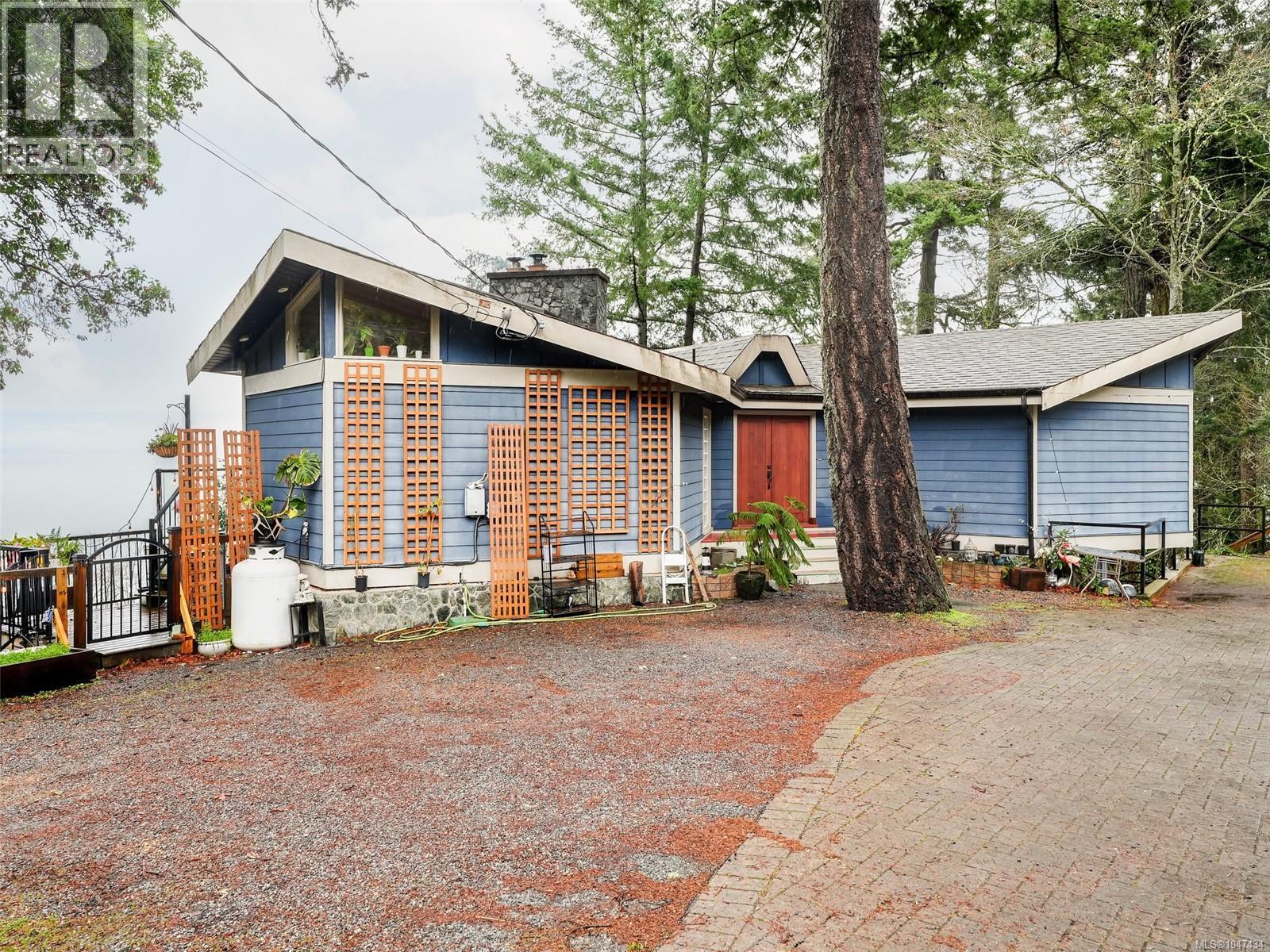 4553 Cordova Bay Rd - 2