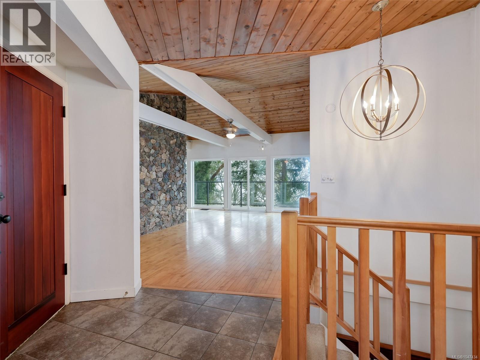 4553 Cordova Bay Rd - Image 20