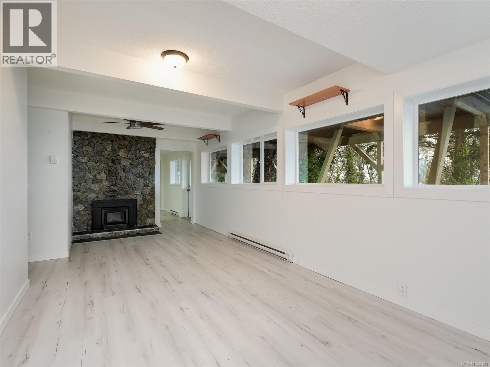4553 Cordova Bay Rd - 21
