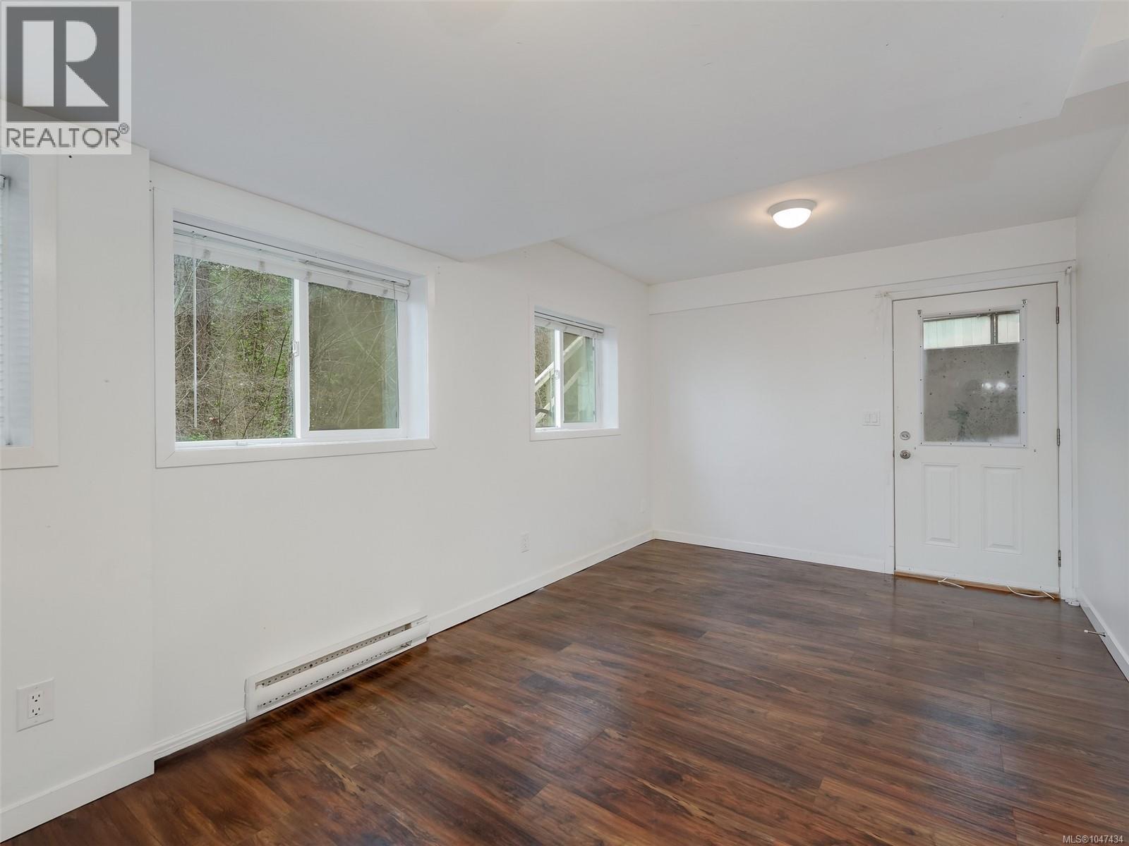 4553 Cordova Bay Rd - 27