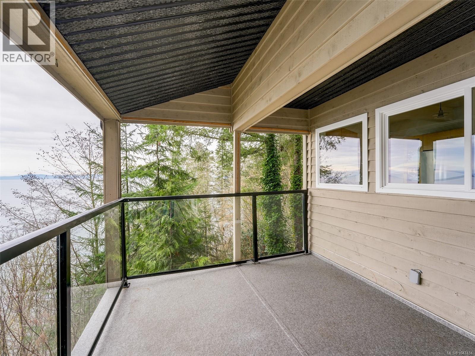 4553 Cordova Bay Rd - Image 32