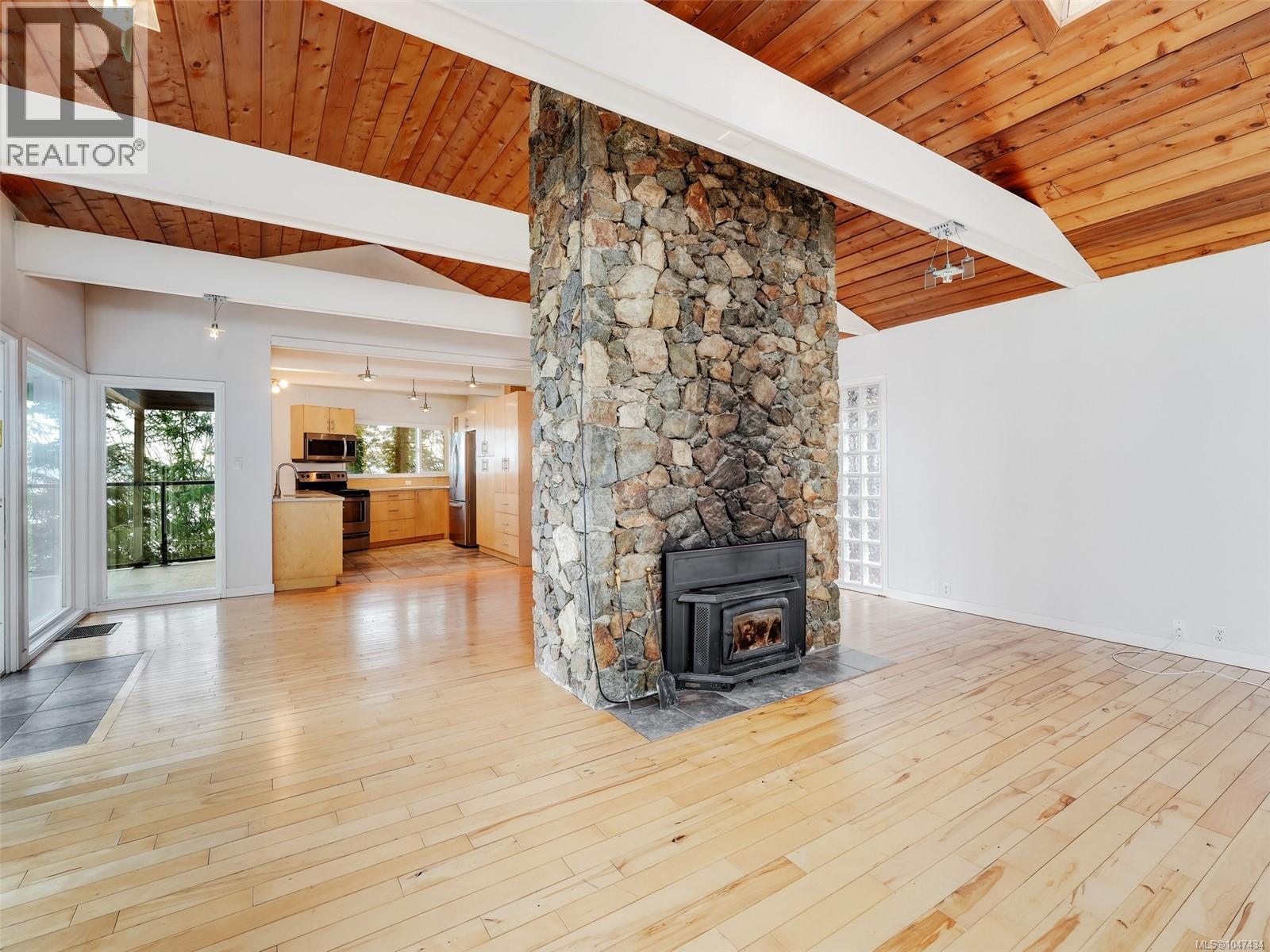 4553 Cordova Bay Rd - Image 7