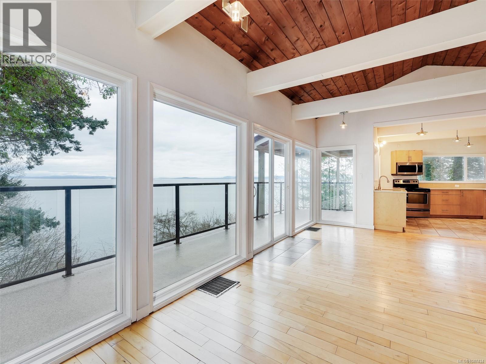 4553 Cordova Bay Rd - Image 9