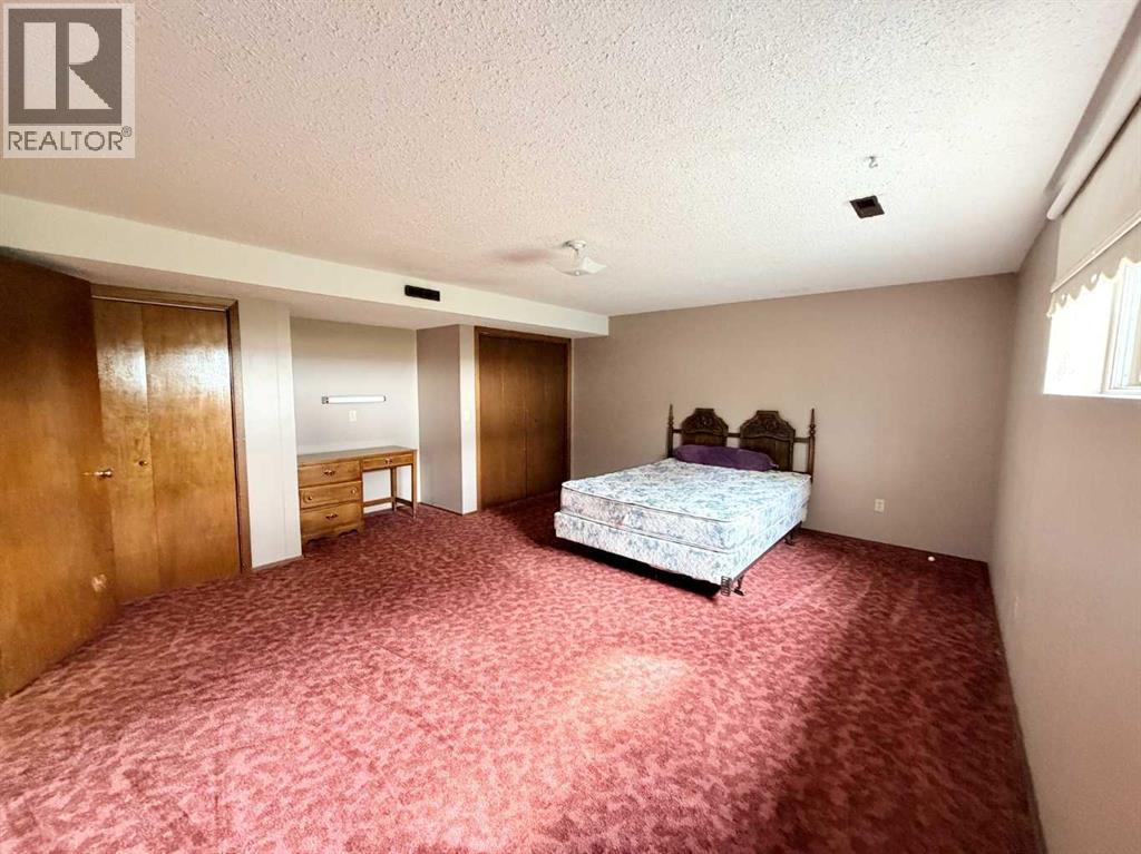 234 Centre Street S - 19