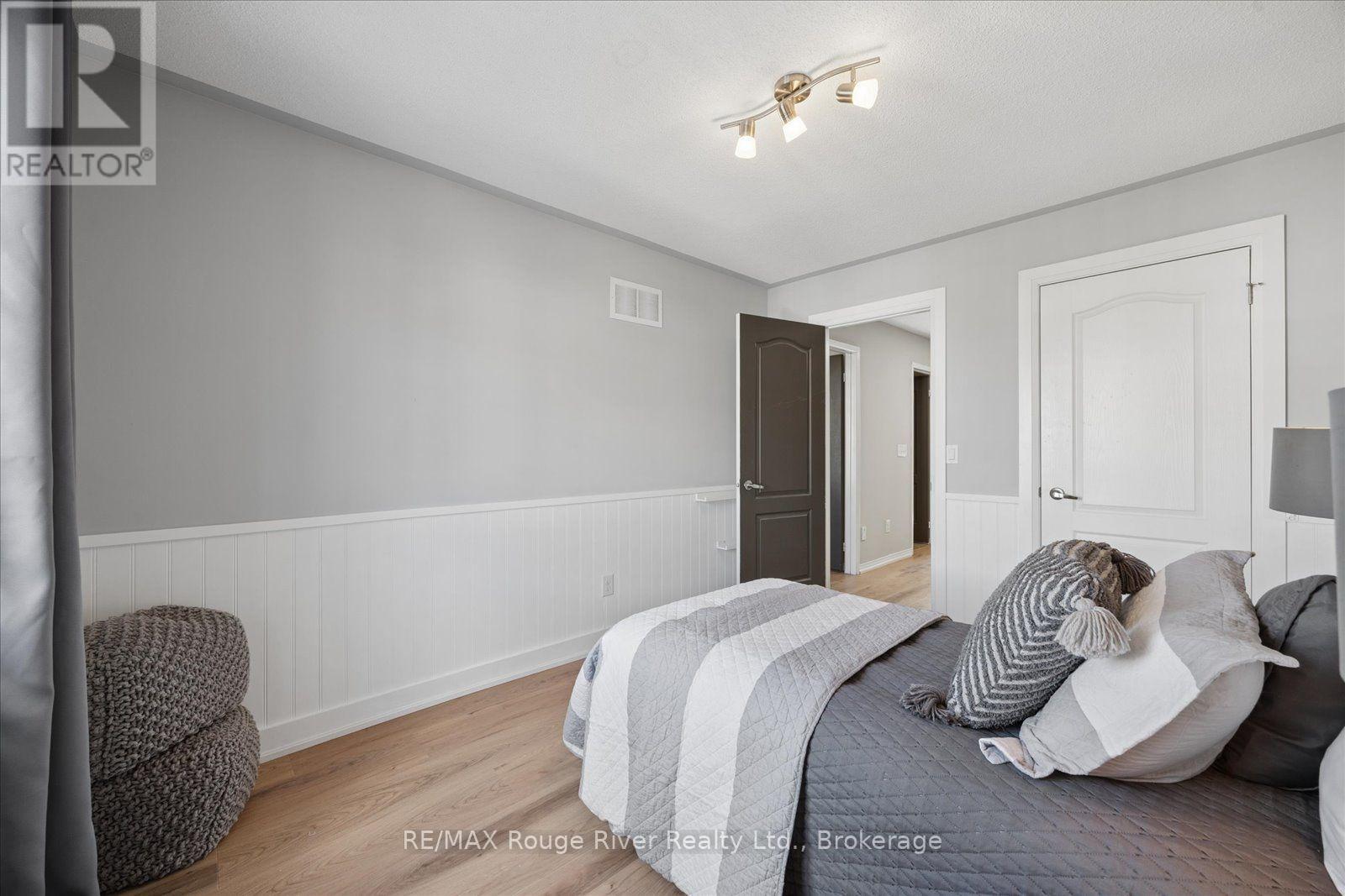 85 LANDER CRESCENT - 26