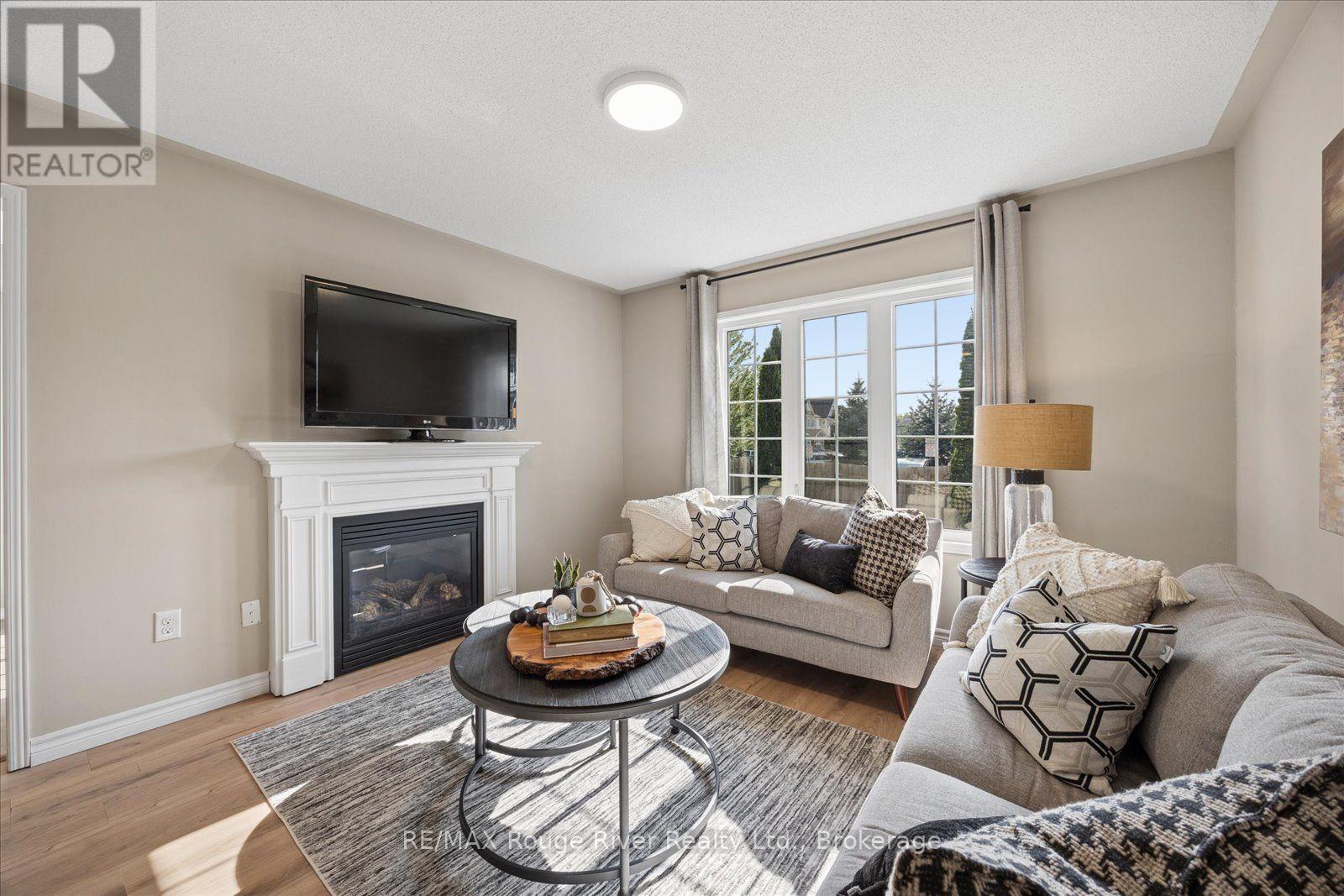 85 LANDER CRESCENT - Image 6