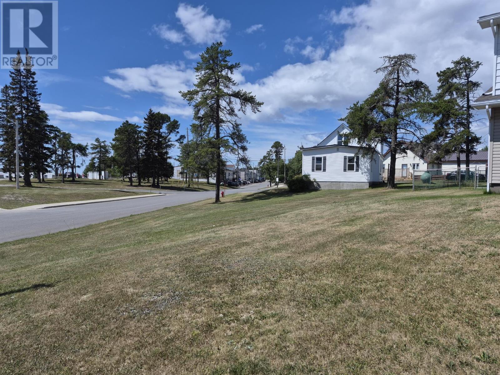 1 Laurier Ave - Image 4