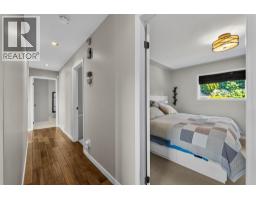 Living room - 1434 Mt Dufferin Drive, Kamloops, BC V2E1S1 Photo 13