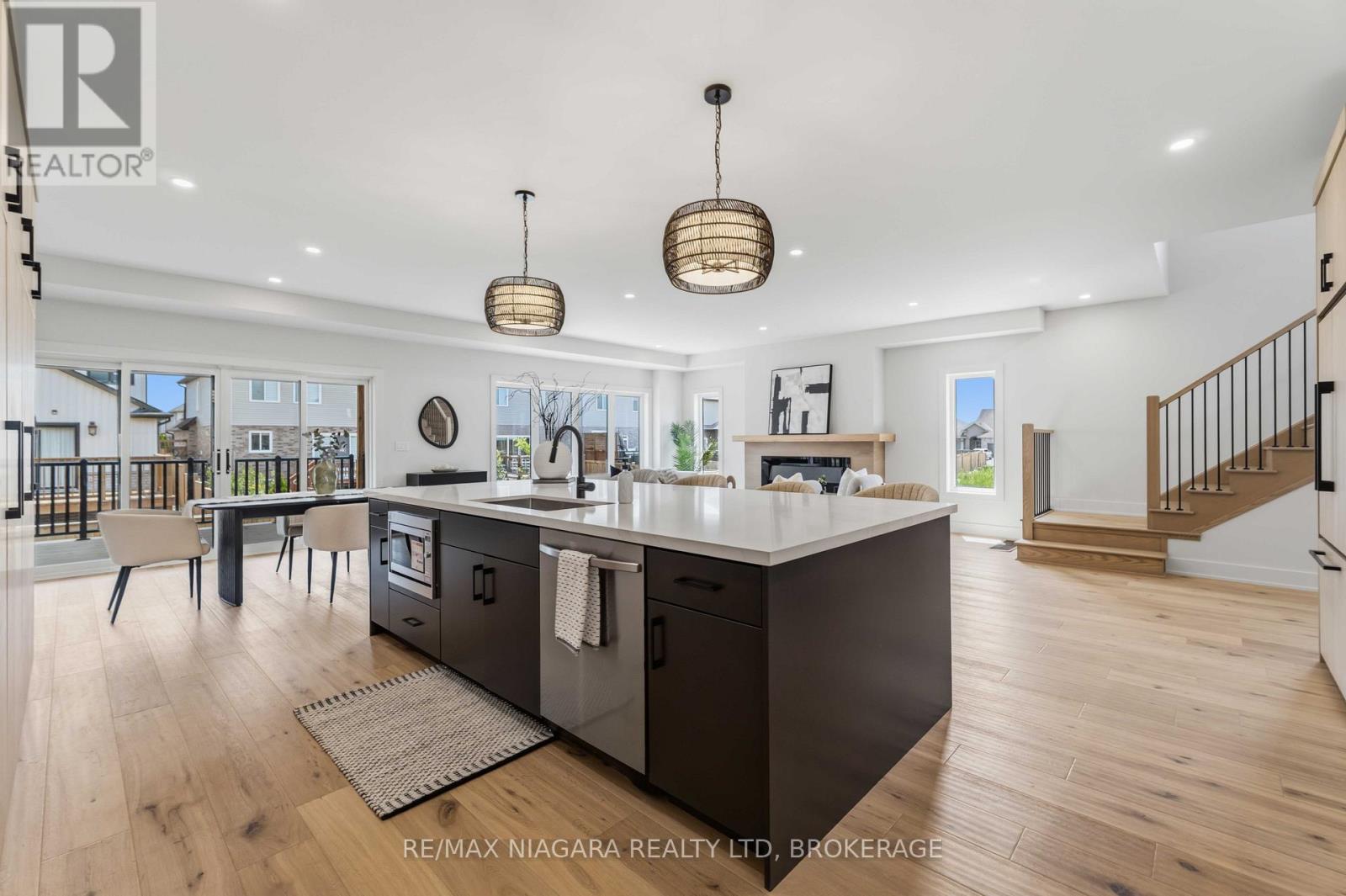 6124 CURLIN CRESCENT - 14