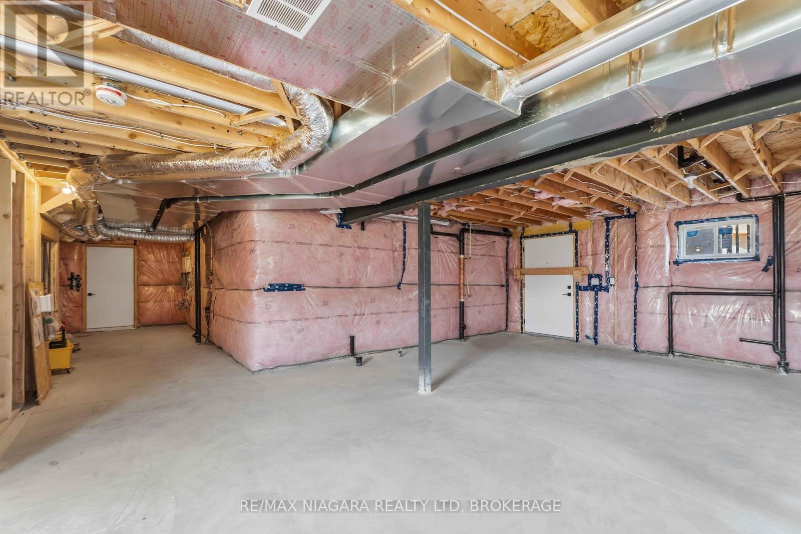 6124 CURLIN CRESCENT - Image 33