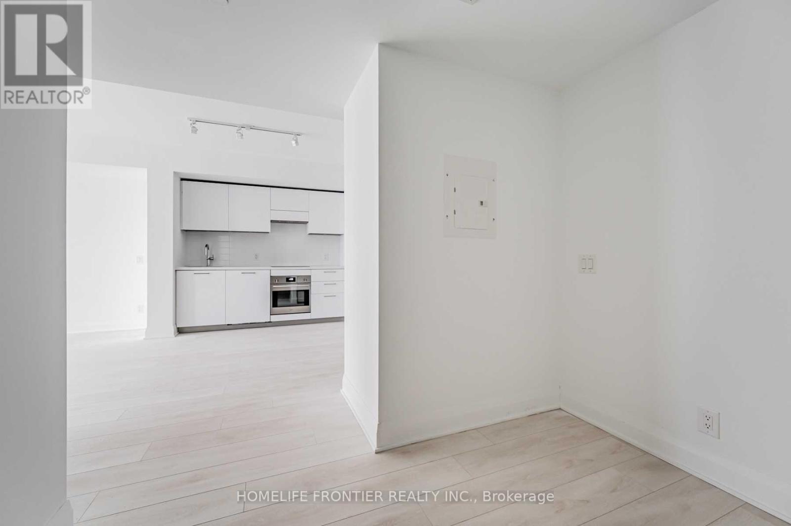#516 33 FREDERICK TODD WAY - 13