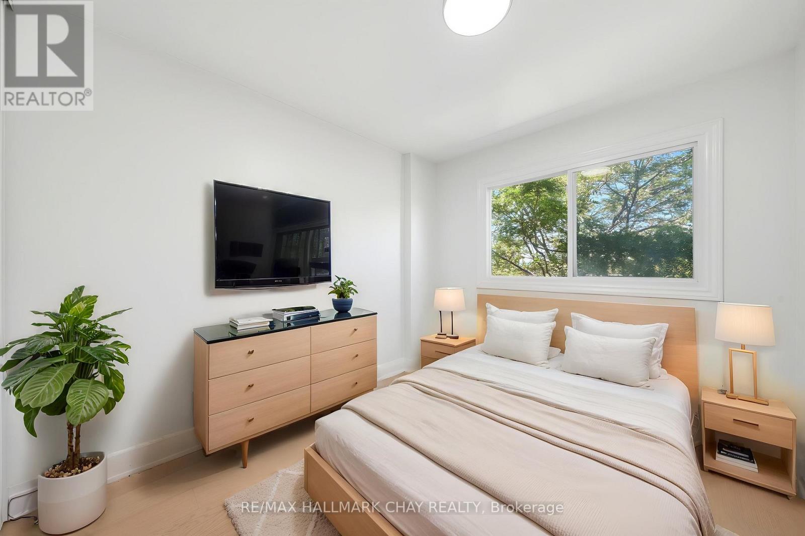 #6 52 ADELAIDE STREET - 13
