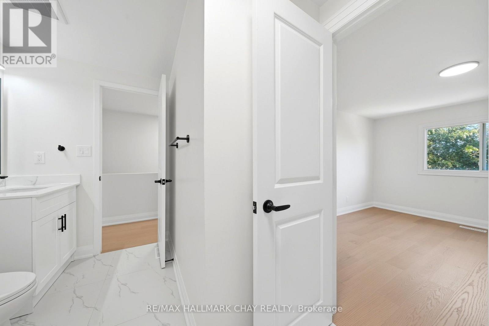 #6 52 ADELAIDE STREET - 18