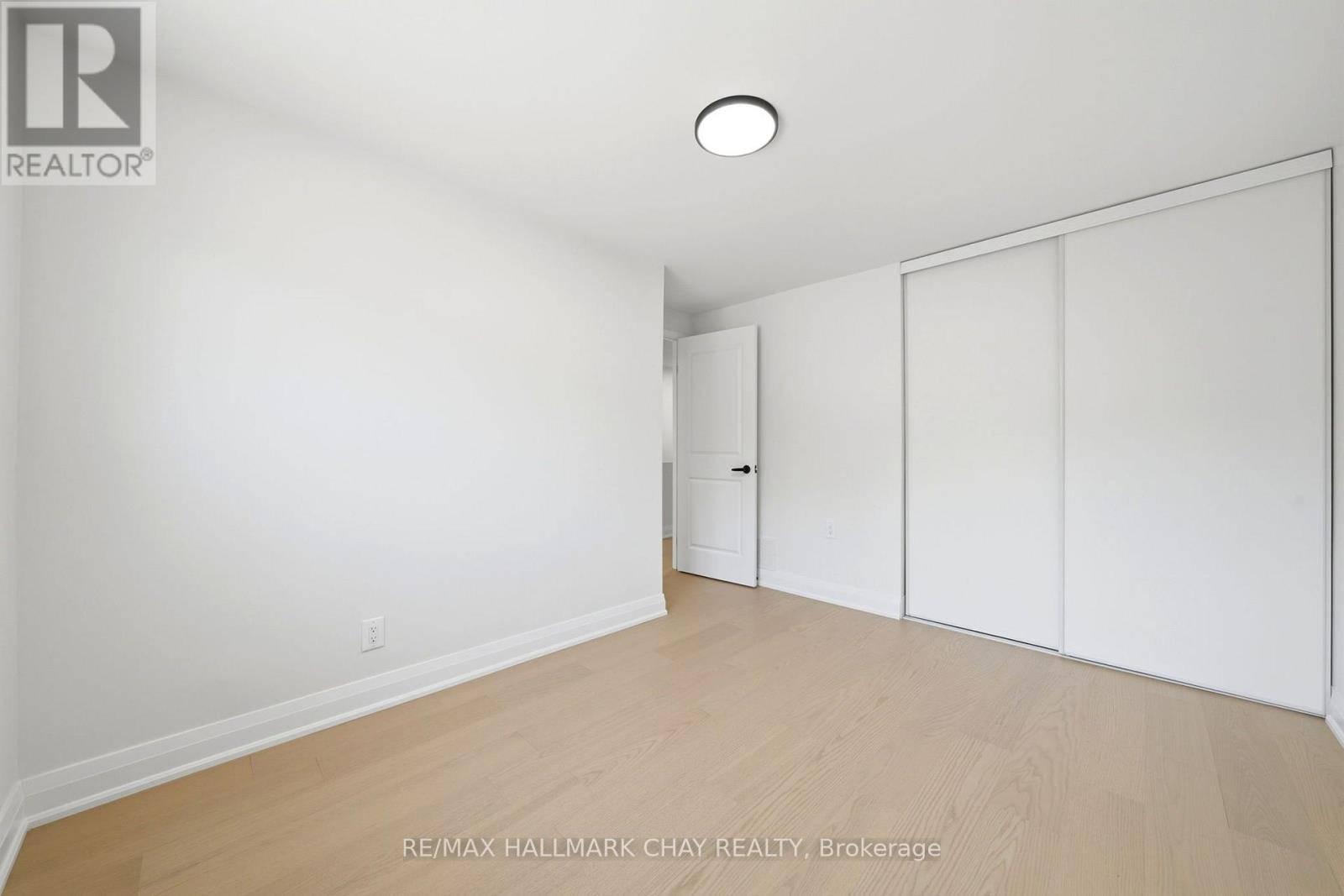 #6 52 ADELAIDE STREET - Image 20