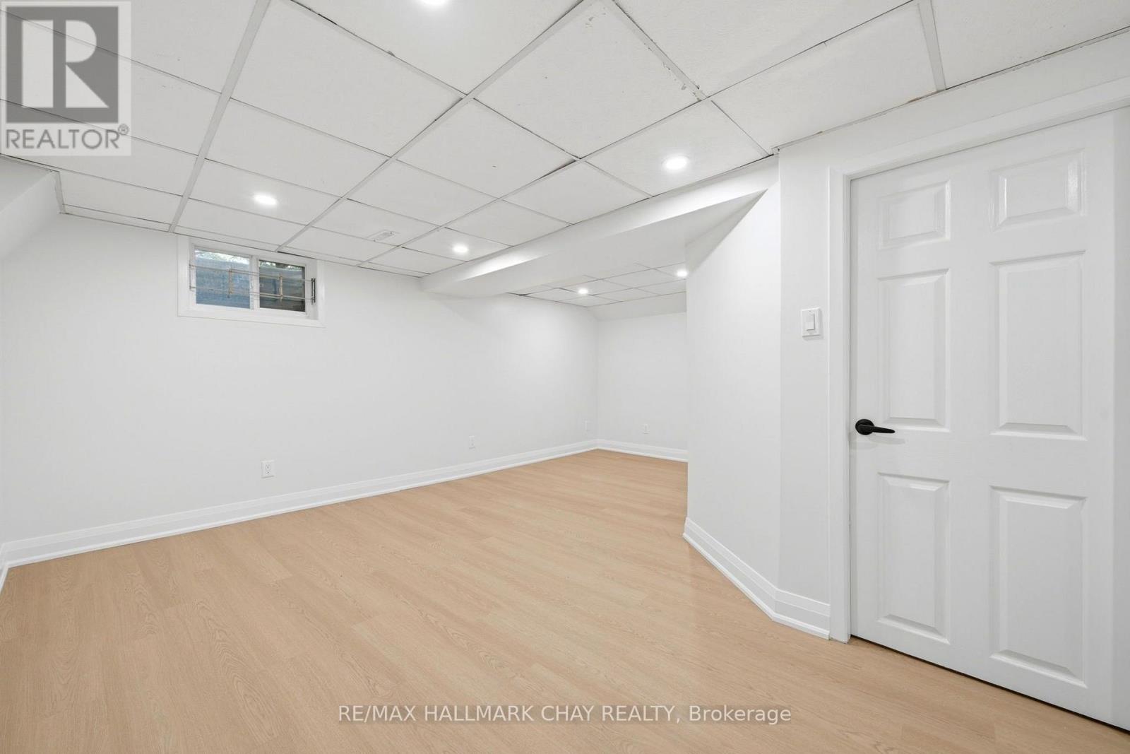 #6 52 ADELAIDE STREET - Image 23