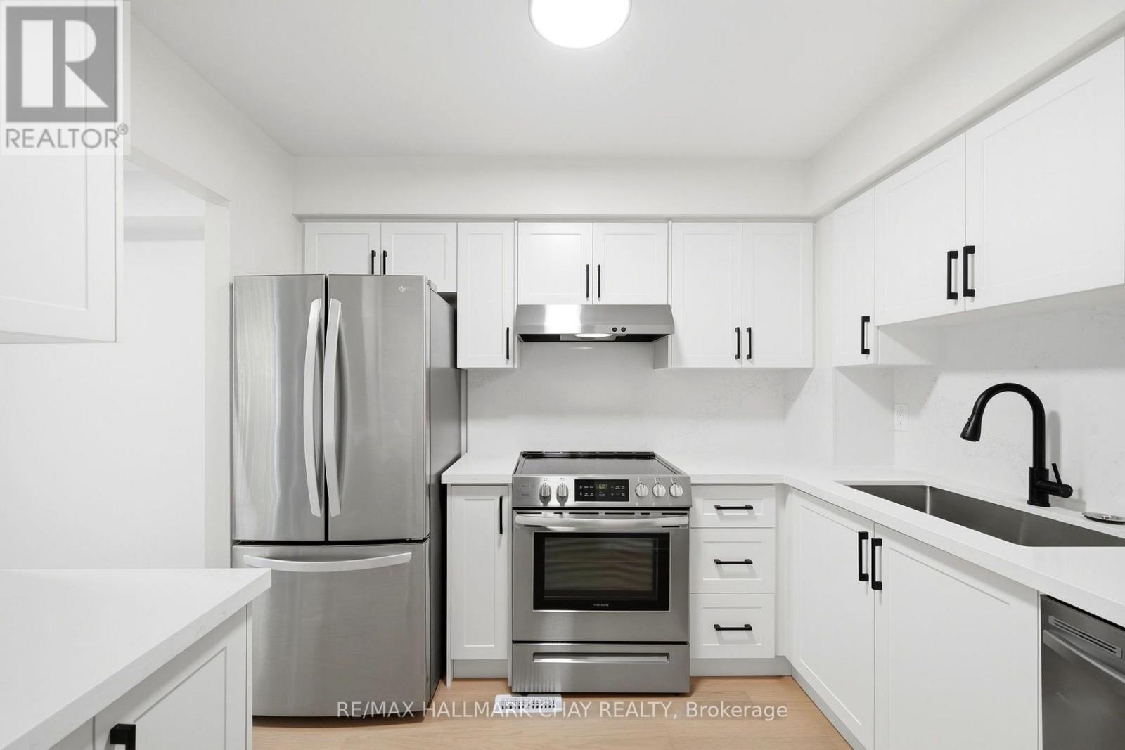 #6 52 ADELAIDE STREET - Image 6