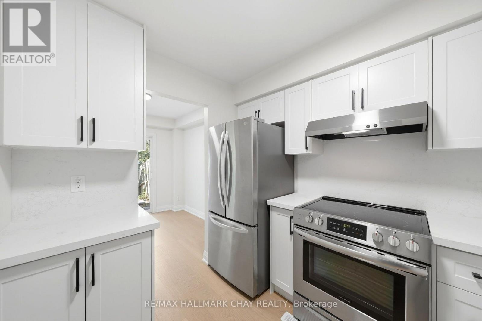 #6 52 ADELAIDE STREET - 9