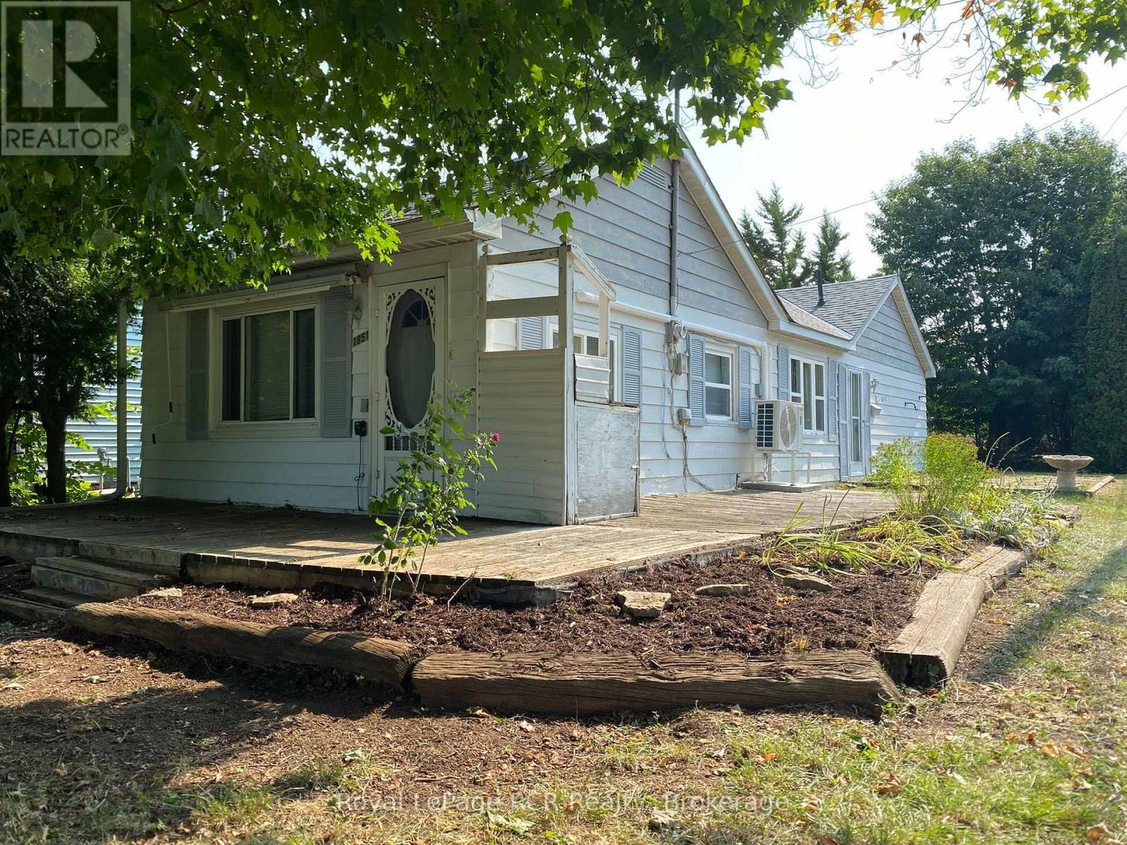 1851 5TH AVENUE E - 1