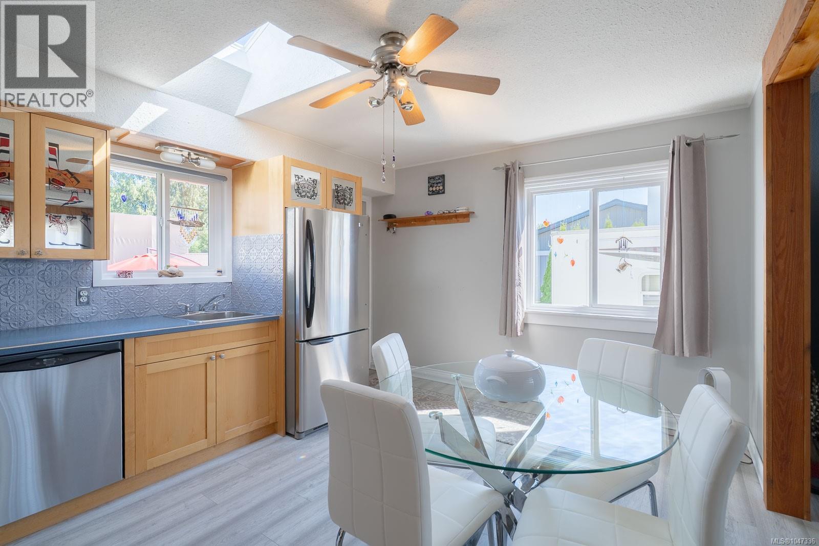 540 Deering St - 8