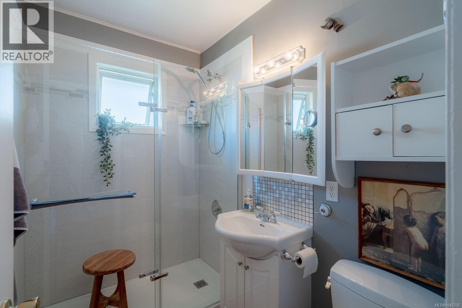 540 Deering St - 16