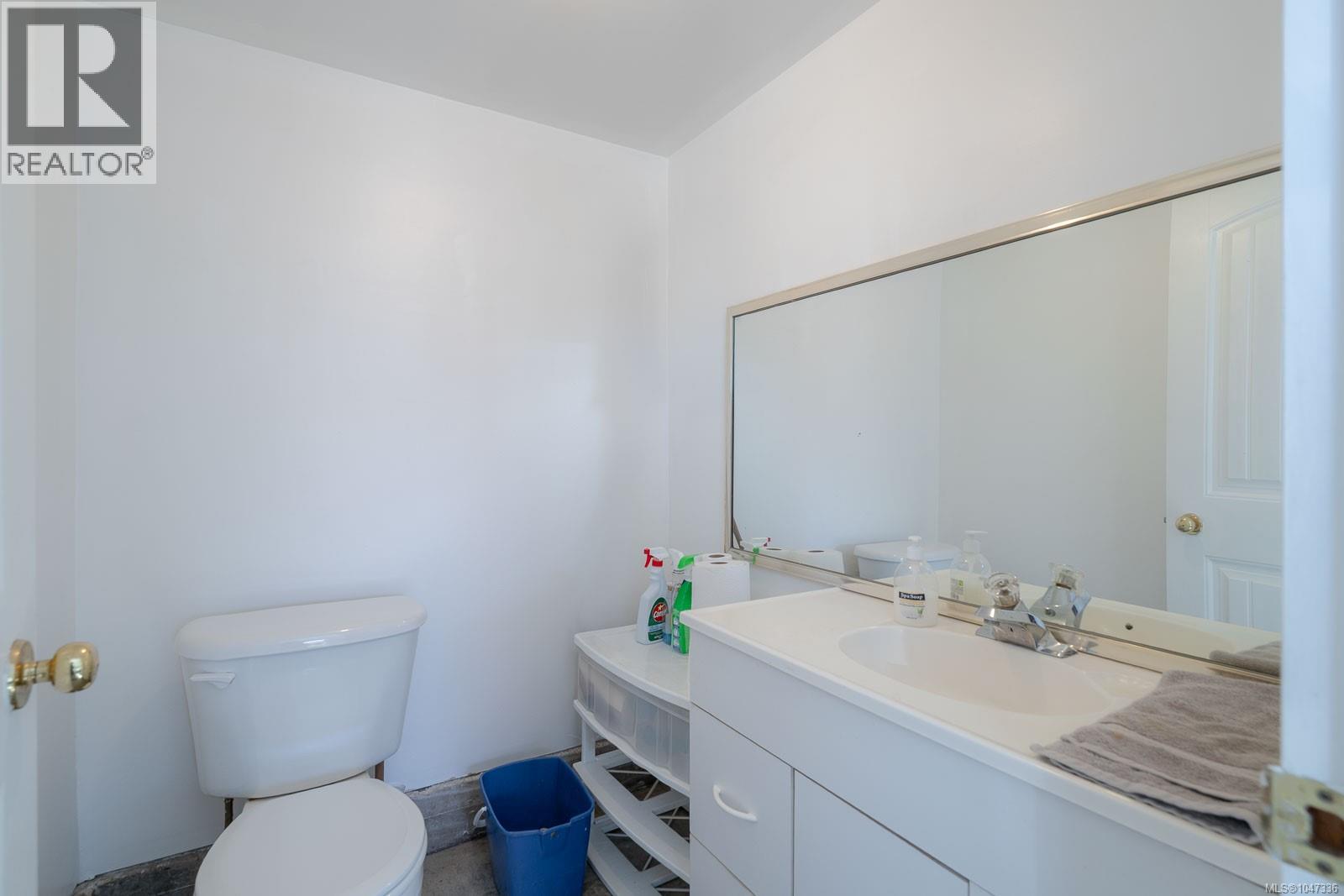 540 Deering St - 27