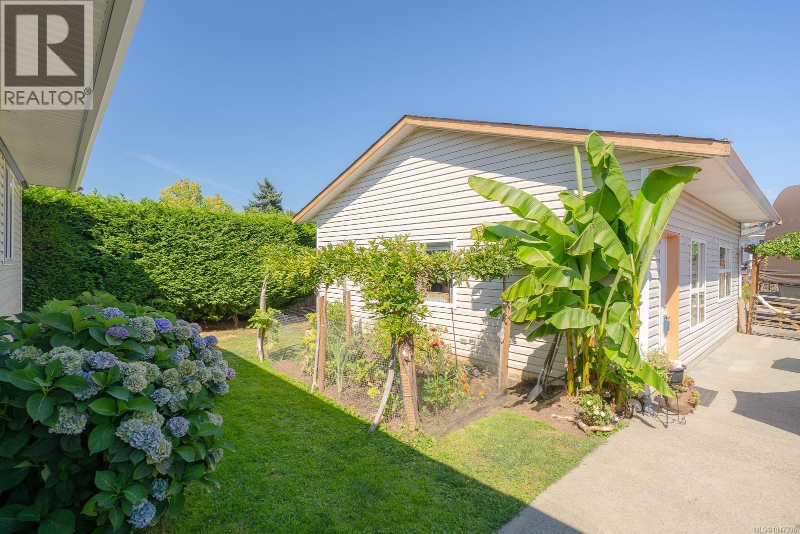 540 Deering St - 24