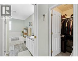 Dining nook - 381 Robin Drive, Barriere, BC V0E1E0 Photo 13