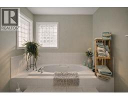 Full ensuite bathroom - 381 Robin Drive, Barriere, BC V0E1E0 Photo 15