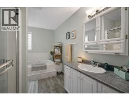 Kitchen - 381 Robin Drive, Barriere, BC V0E1E0 Photo 14