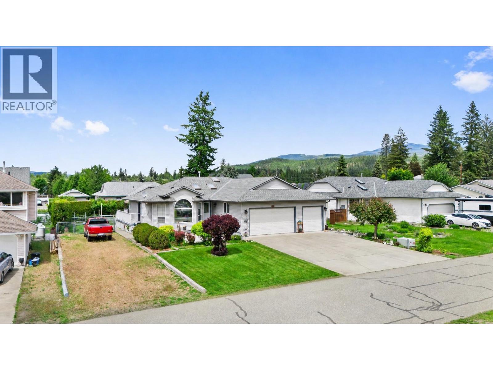 381 Robin Drive - Image 3
