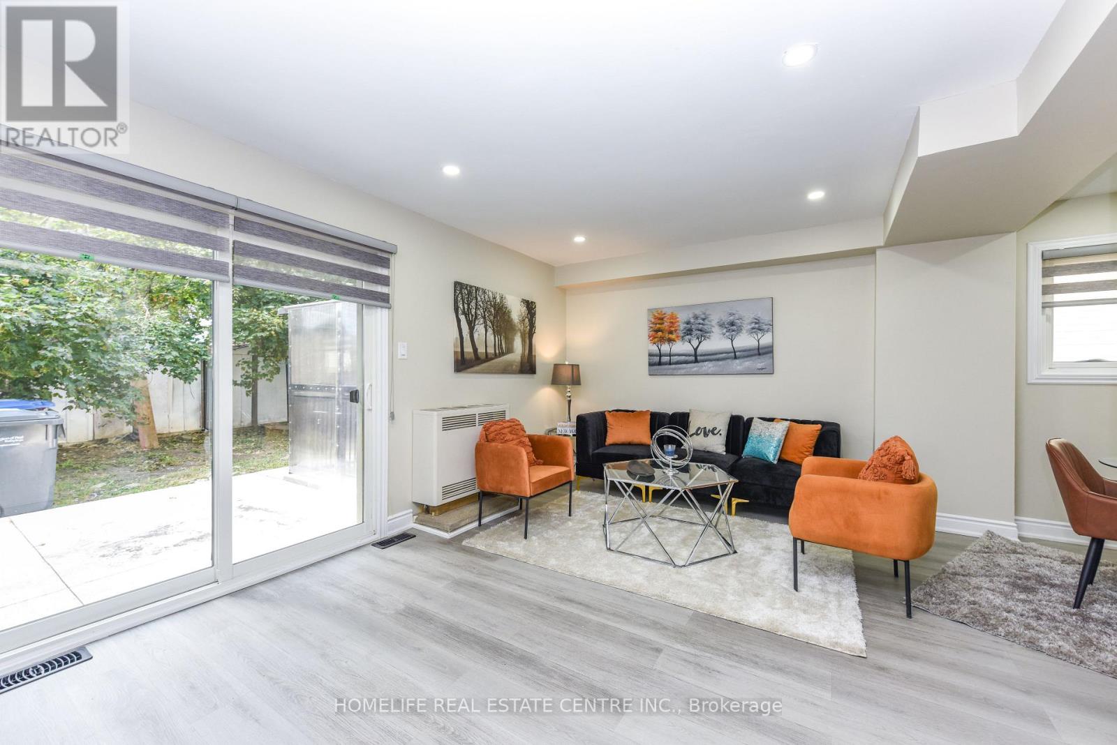 2 HILDA COURT - 15