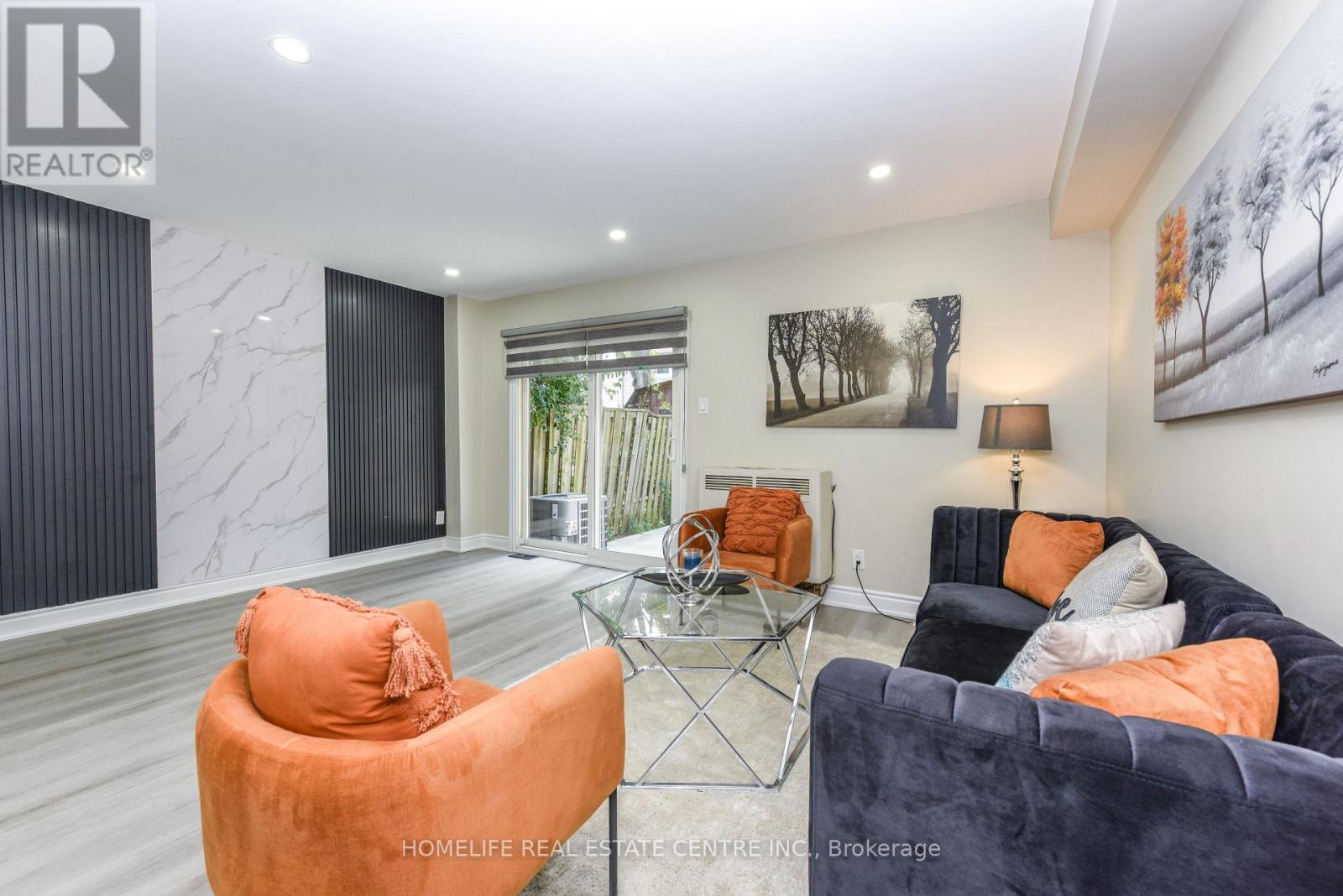 2 HILDA COURT - 16
