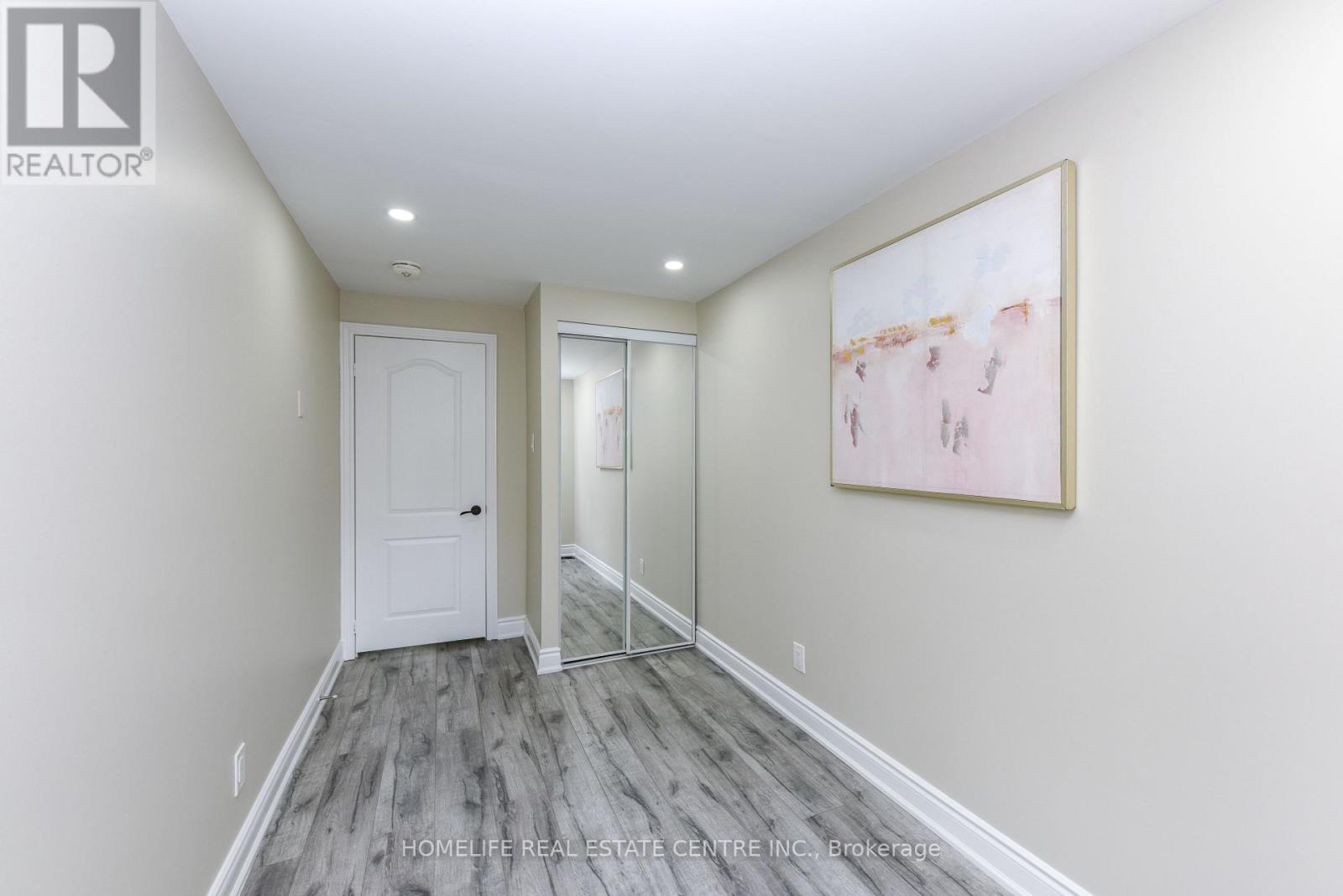 2 HILDA COURT - 31