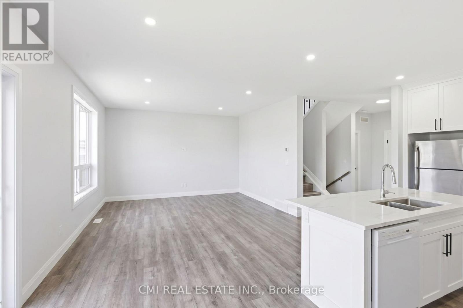 #10B 93 EAGLE STREET - Image 11