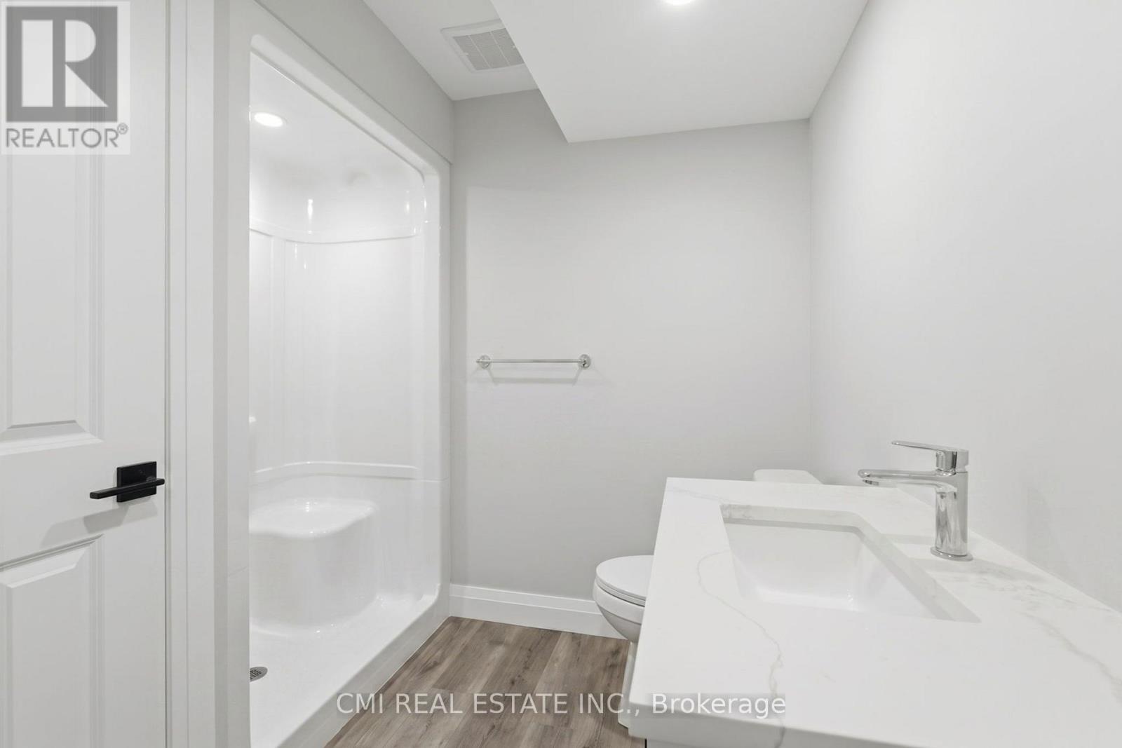 #10B 93 EAGLE STREET - Image 35
