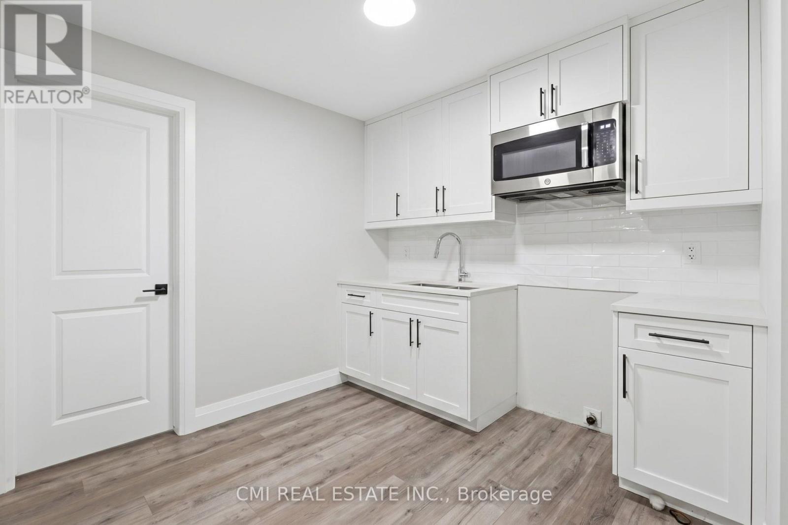 #10B 93 EAGLE STREET - Image 37