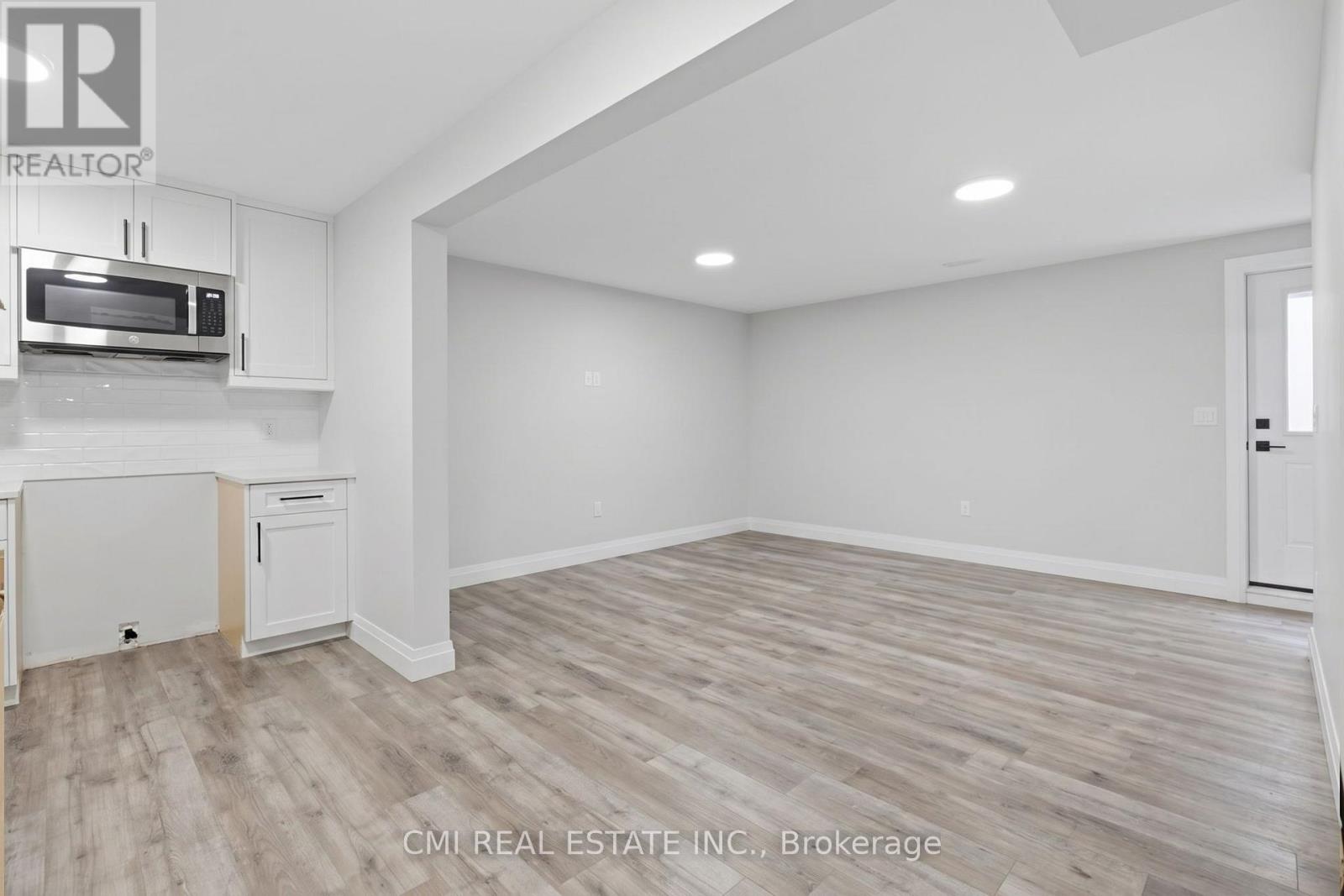 #10B 93 EAGLE STREET - 39