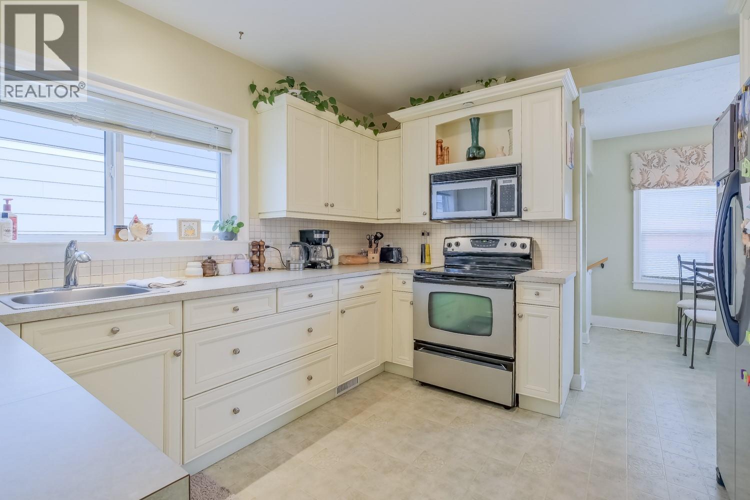 433 HEALES Avenue, Penticton