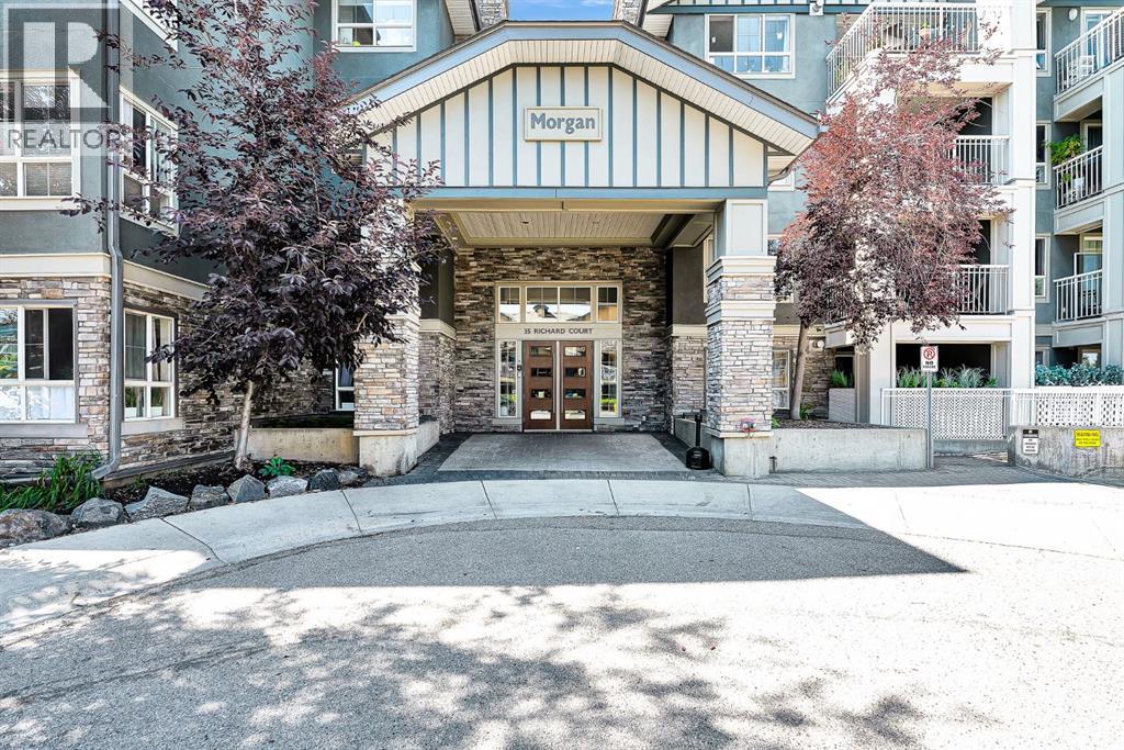 #132 35 Richard Court SW - 2
