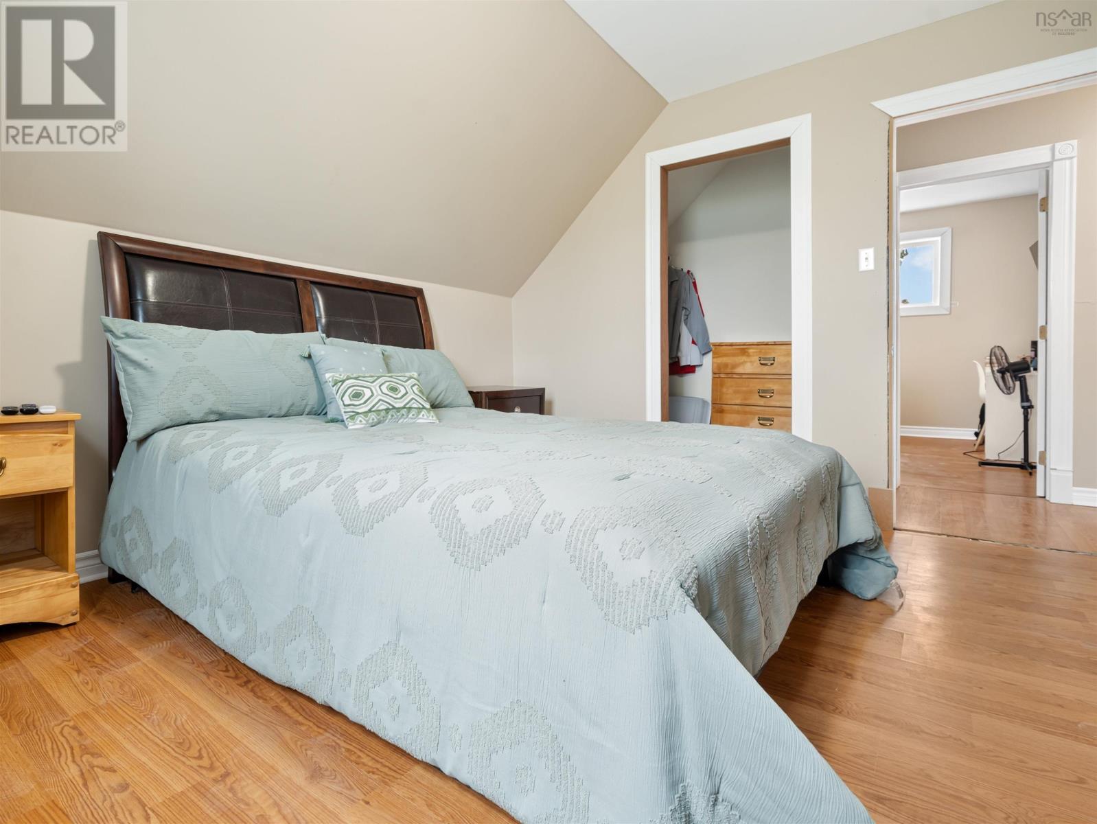Property 35 of 49 of 2526 Alton Road