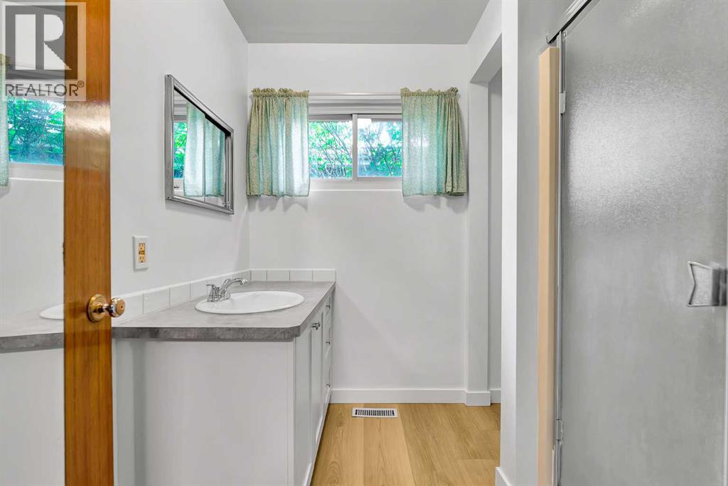 7819 7 Street SW - 20