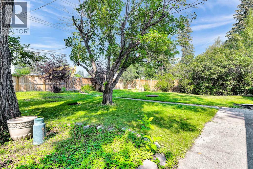 7819 7 Street SW - 39