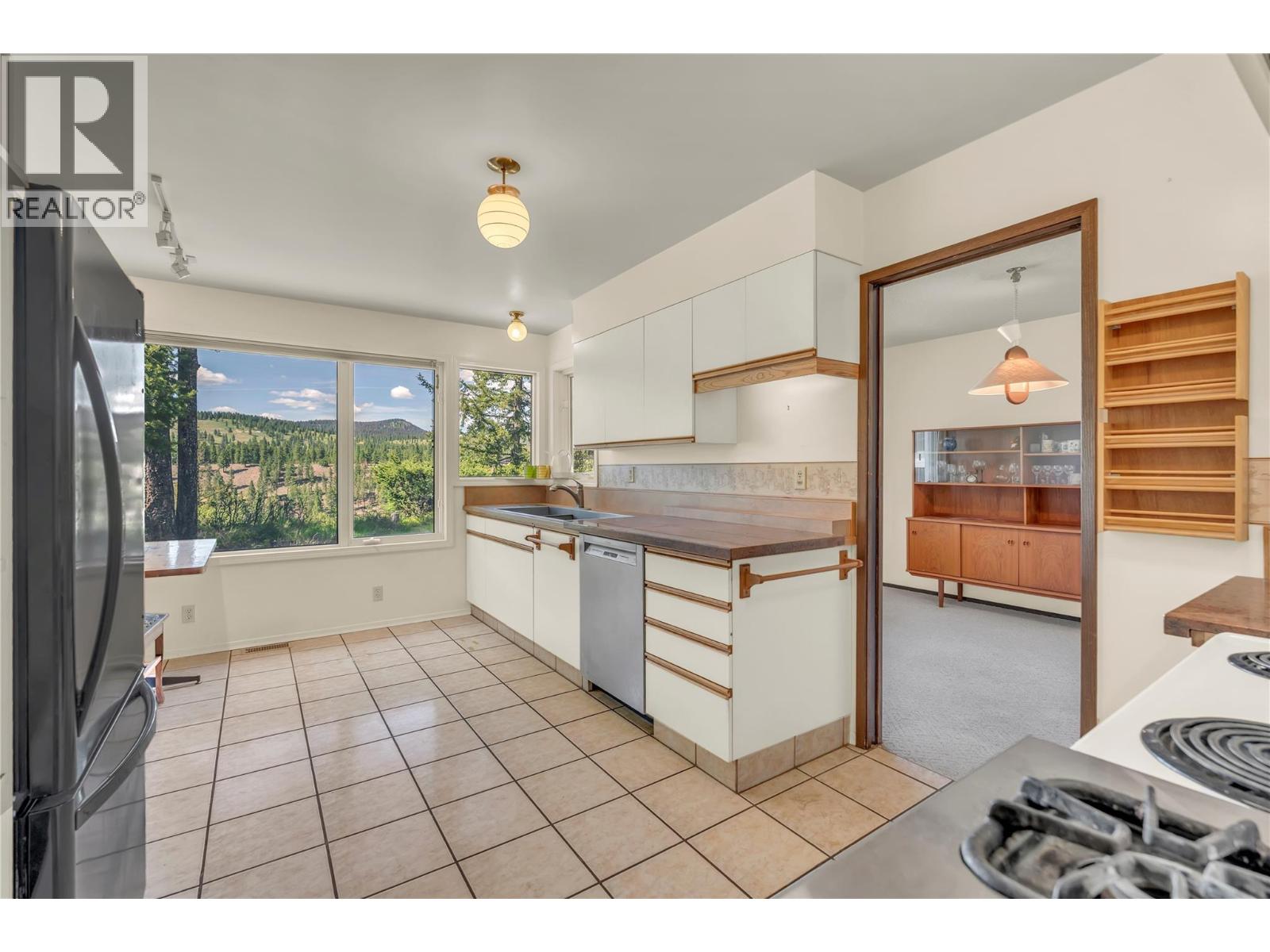  110 Glenview Crescent, Princeton