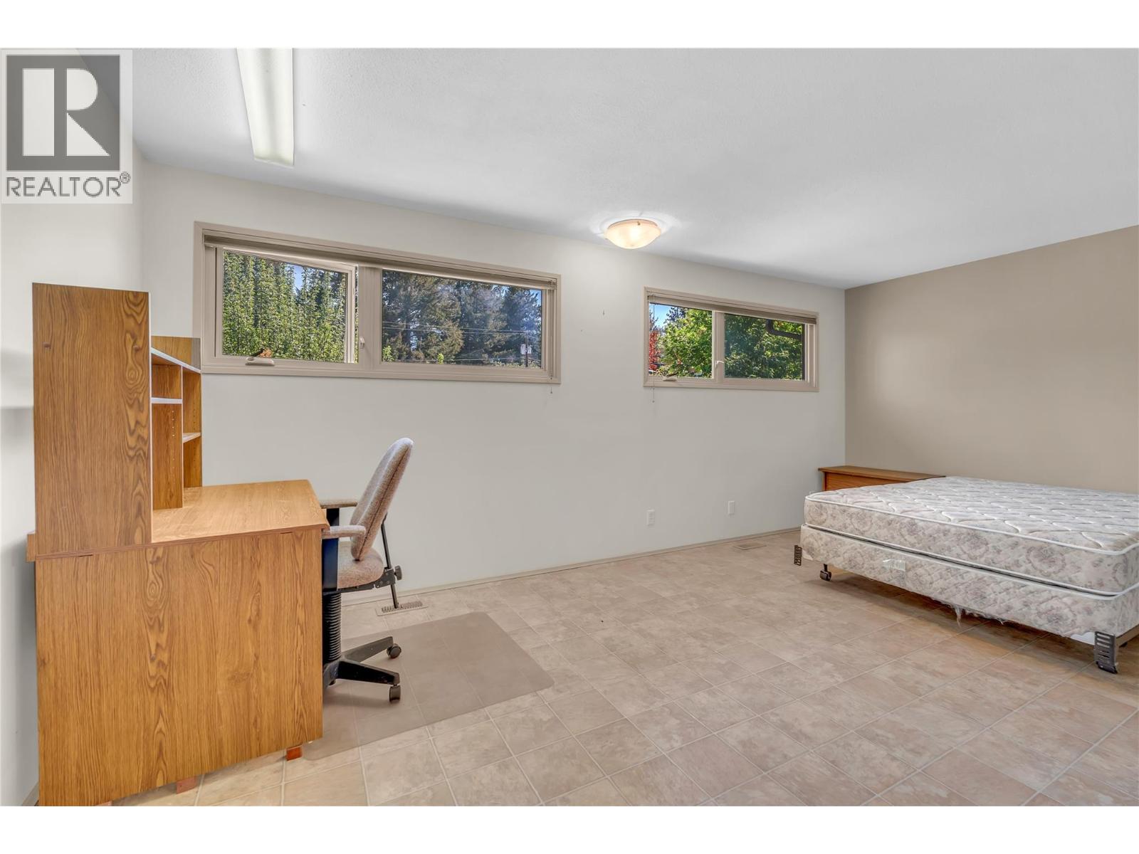  110 Glenview Crescent, Princeton