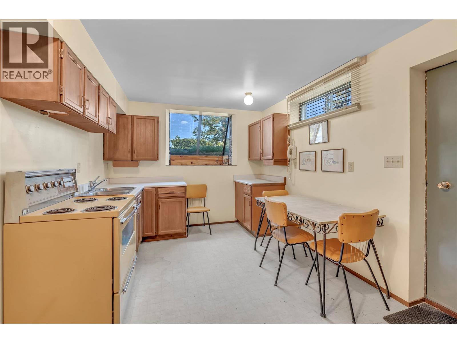  110 Glenview Crescent, Princeton