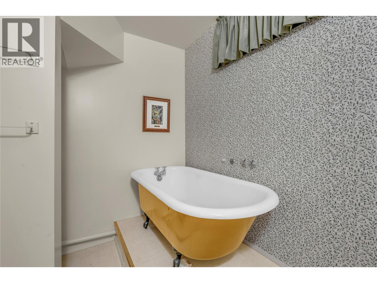 110 Glenview Crescent, Princeton