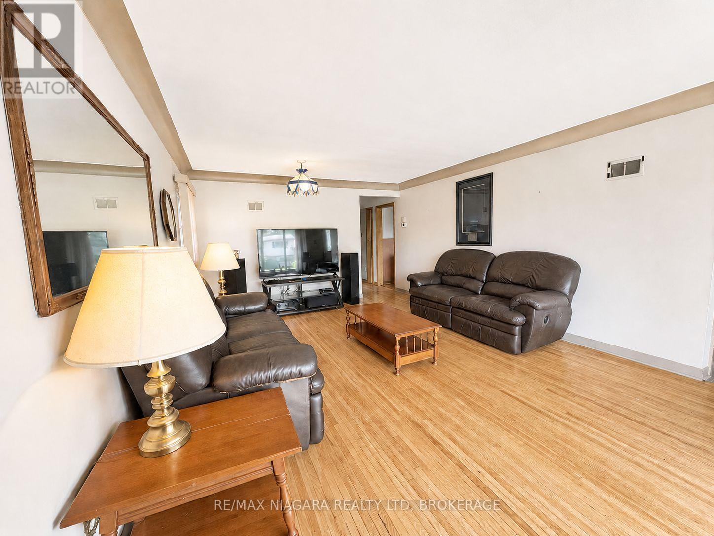 7 SOUTH CRESCENT - Image 11