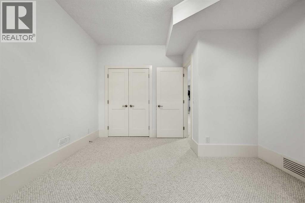 2412 28 Avenue SW - 44