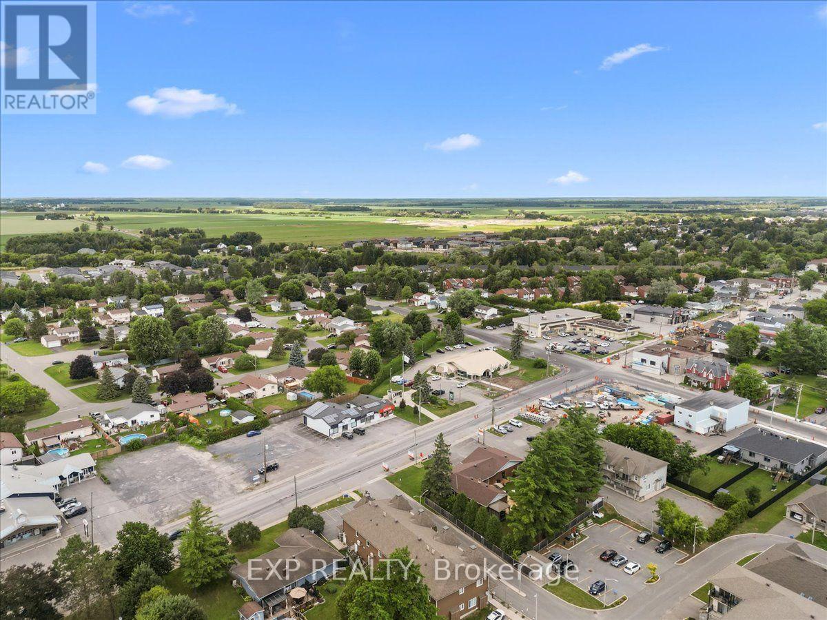 #202 245 EQUINOX DRIVE E - Image 32